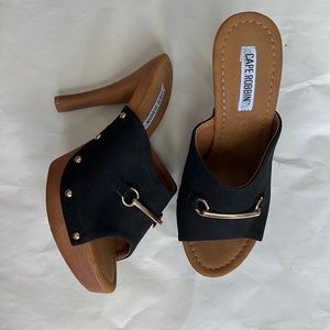 Cape Robbin faux wooden heel mules sz 7